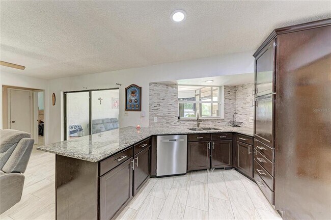 Building Photo - 1520 Sunnyhills Dr