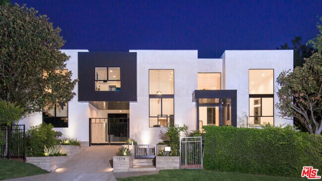 Building Photo - 1378 N Doheny Dr