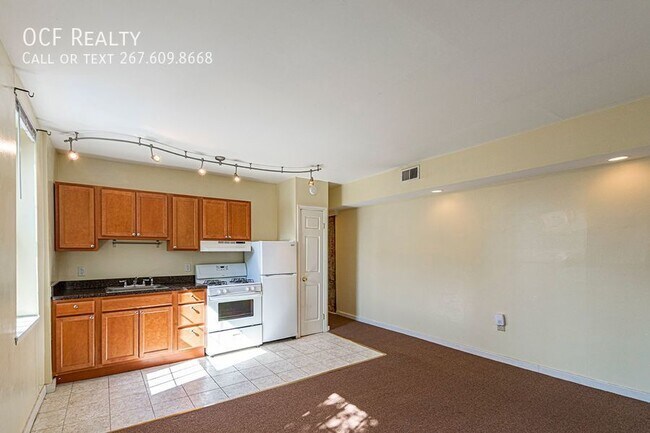 Building Photo - 527 S 21st St