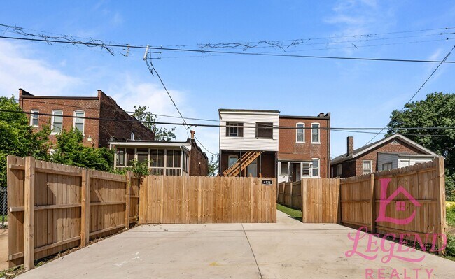 Building Photo - 4138 Iowa Ave