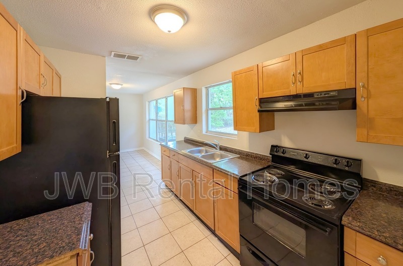 Building Photo - 7930 Limoges Dr S