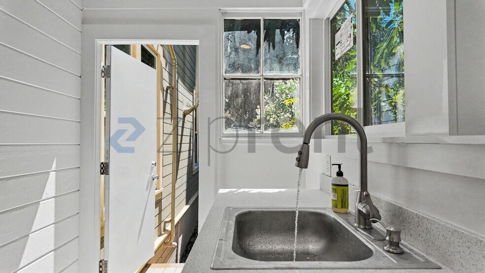 Building Photo - Unit Apt 1