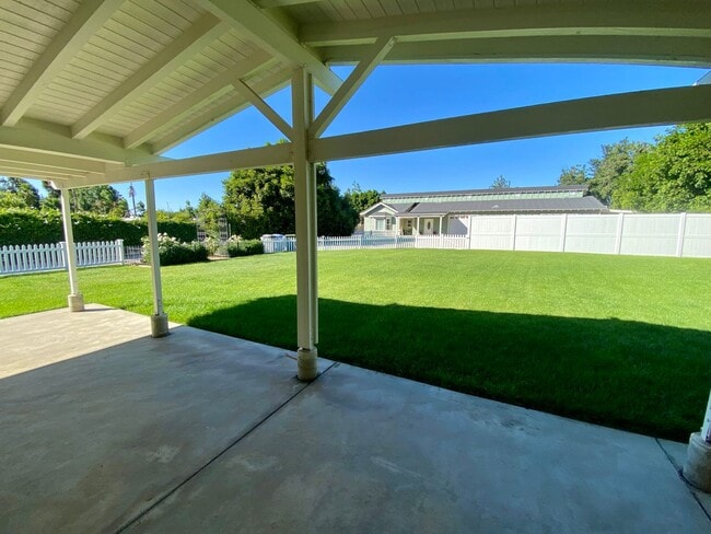 Building Photo - Charming, remodeled, country style home in private Simi Valley location.