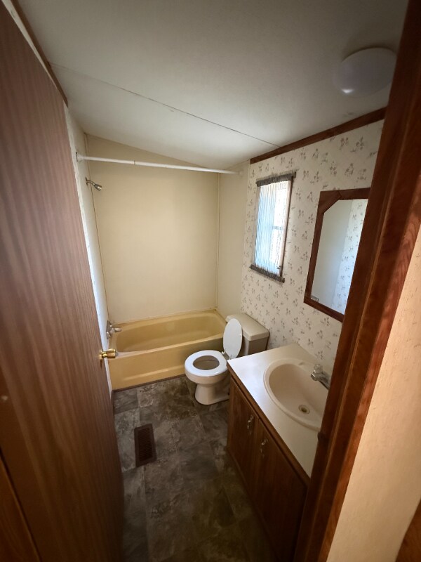 Building Photo - 425 Lowe St