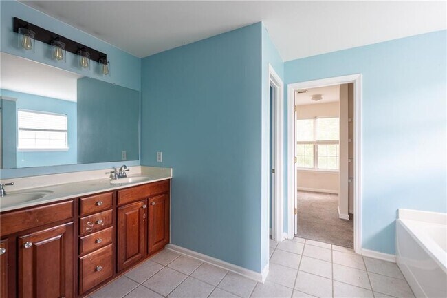 Building Photo - 7702 Parkside Dr