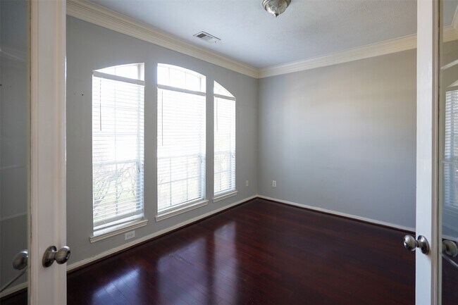 Building Photo - 2403 Blue Shadow Dr