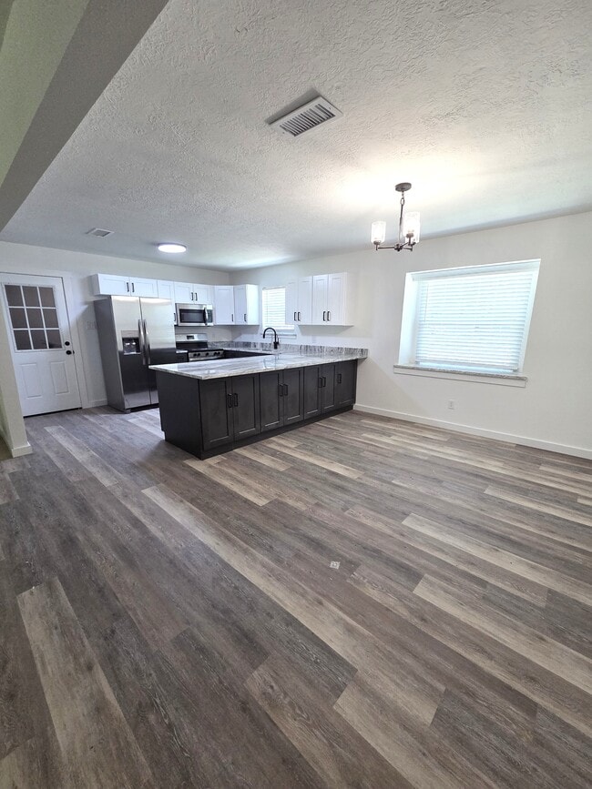 Building Photo - 119 Merry Mark Dr