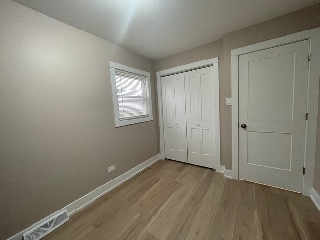 Building Photo - 8511 S Parkside Ave