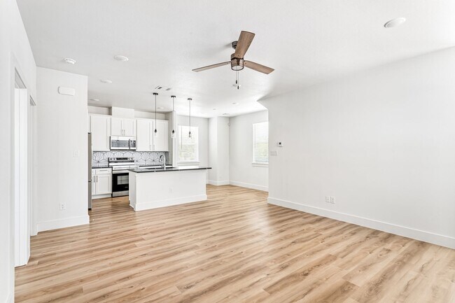 Building Photo - 2509 Benbrook Blvd