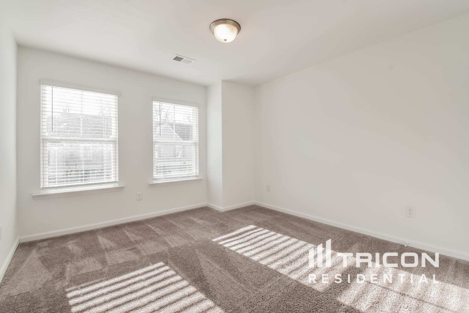 Building Photo - 2090 Rosemary Park Ln