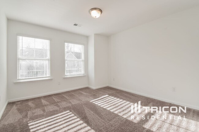 Building Photo - 2210 Rosemary Park Ln