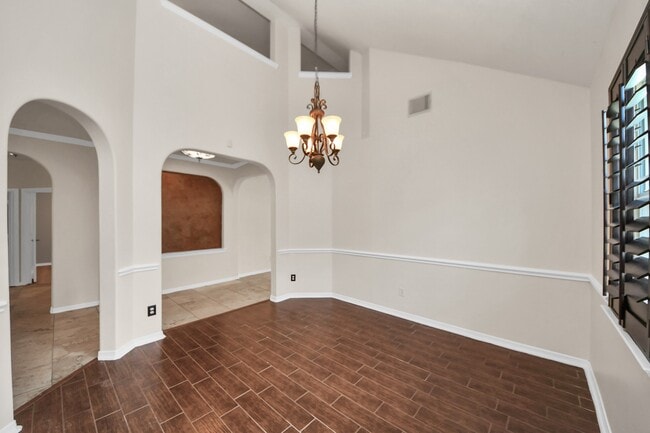 Building Photo - 1805 Jasmine Hollow Ln