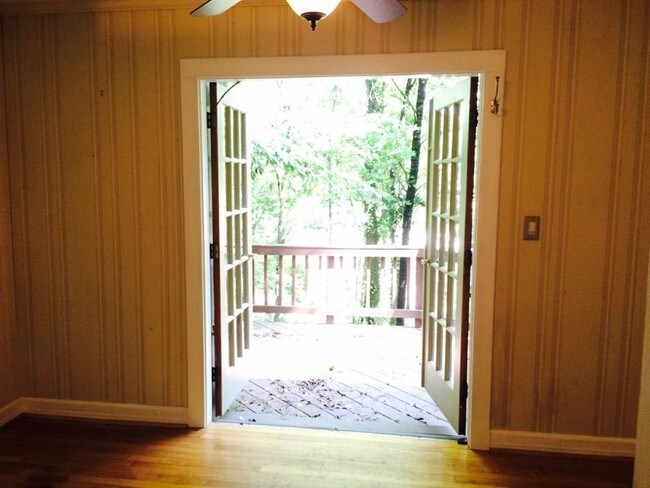 Building Photo - 2BR Home Close to Downtown  Timmons Park