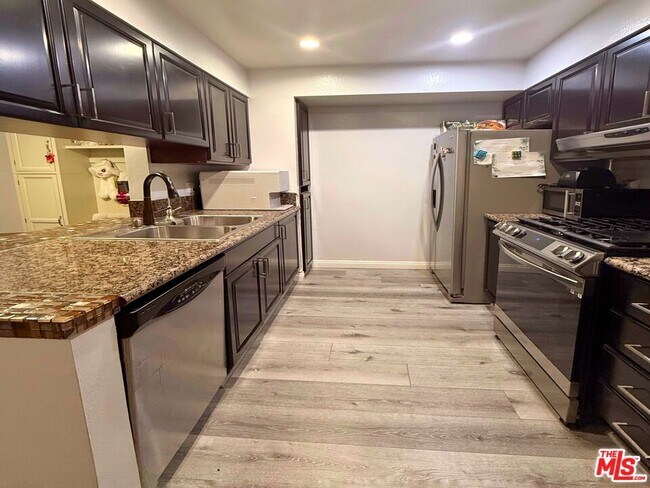 Building Photo - 1118 Valencia St