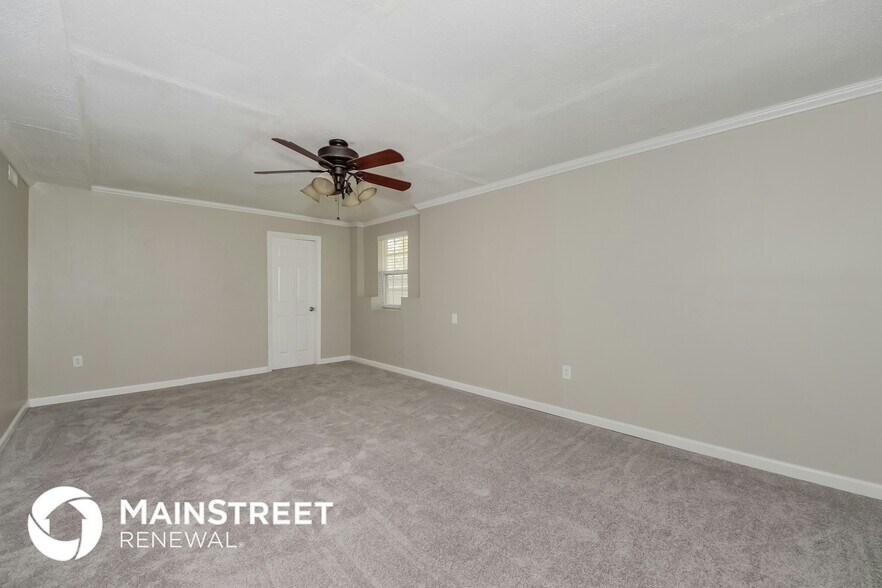 Building Photo - 706 Pinehurst Point
