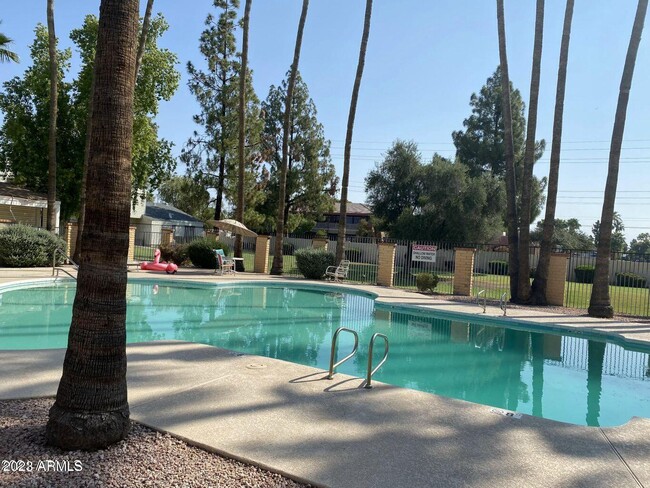 Building Photo - 6617 S Granada Dr