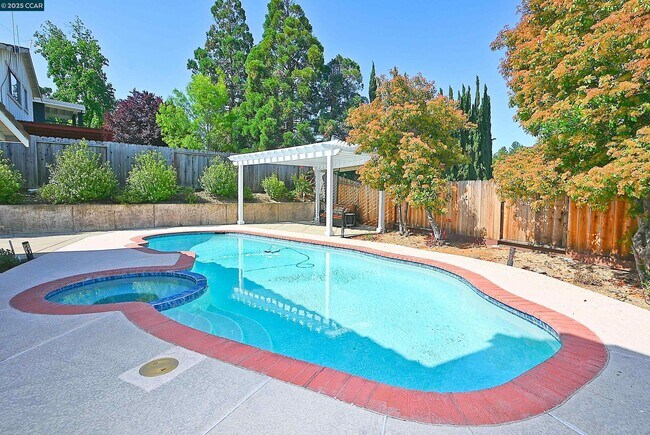Building Photo - 933 Meadowvale Ct
