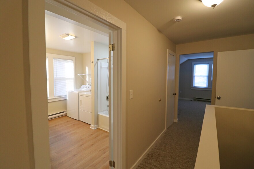 Building Photo - 318 S Watson St