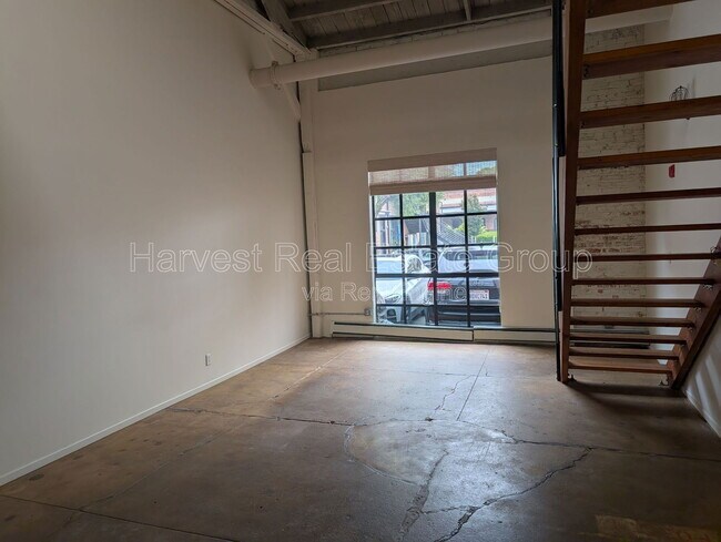 Building Photo - 1018 4th Ave