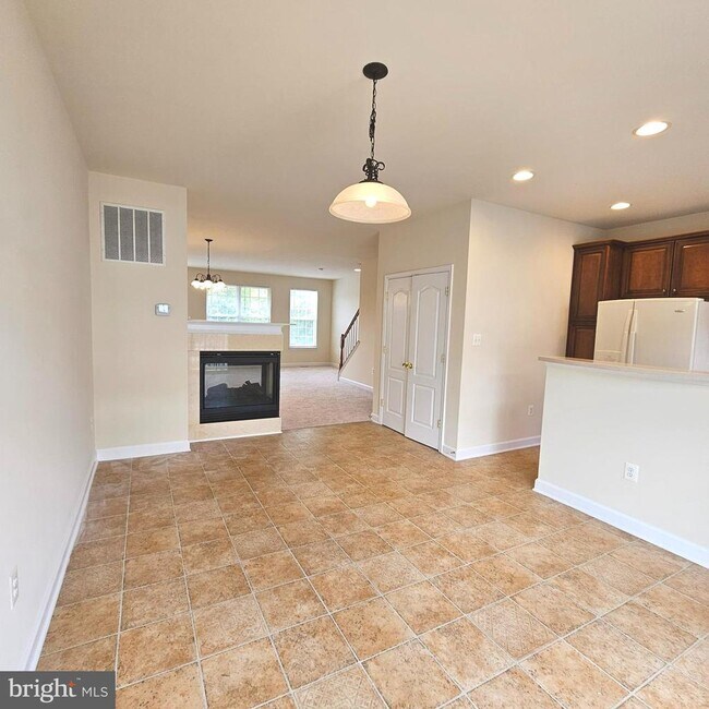 Building Photo - 725 Chevington Ct