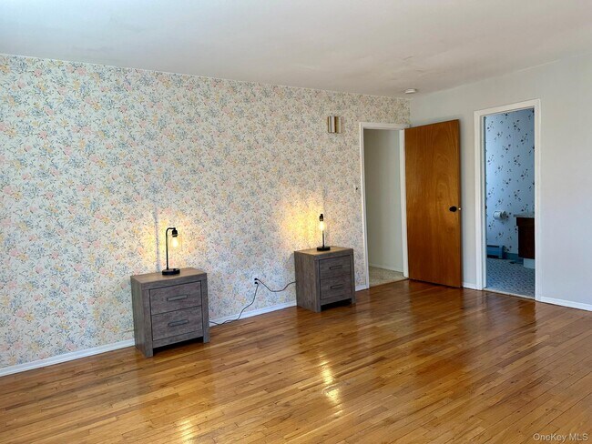 Building Photo - 5 Bronze Ct