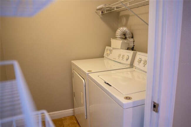 Building Photo - 1 Beach Dr SE