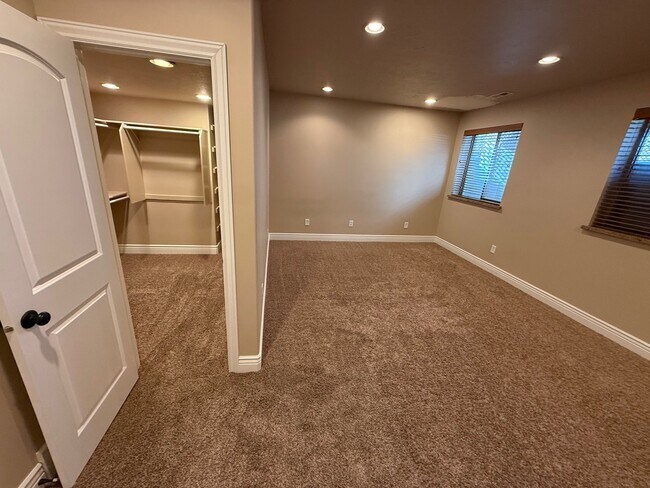 Building Photo - 5078 W Woodsmere Ln