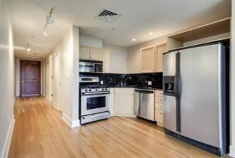 Building Photo - 901 W 9th St