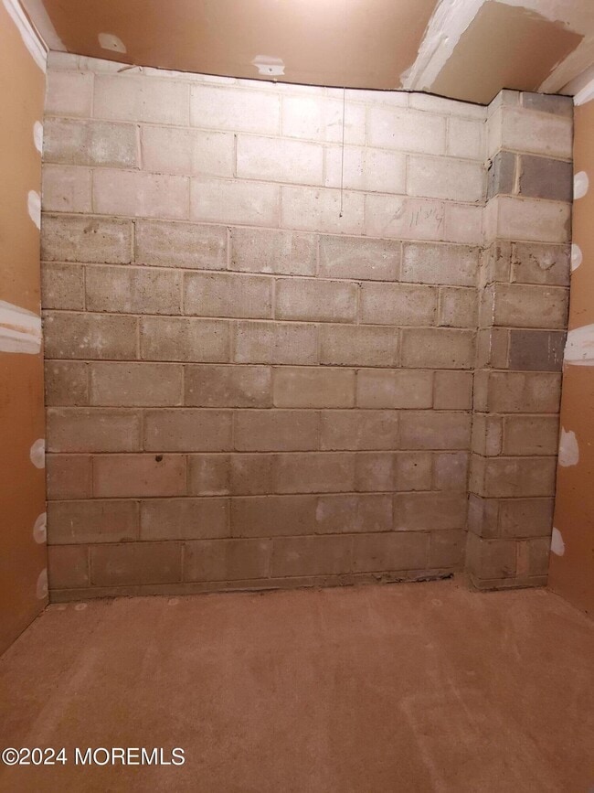 Building Photo - 912 Wellington Pl