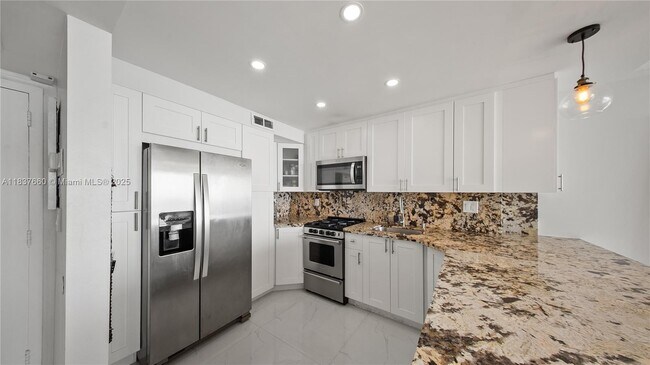Building Photo - 2030 S Ocean Dr