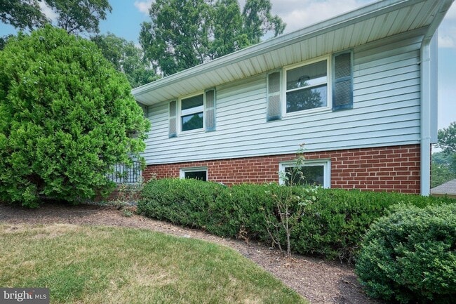 Building Photo - 2924 Gracefield Rd