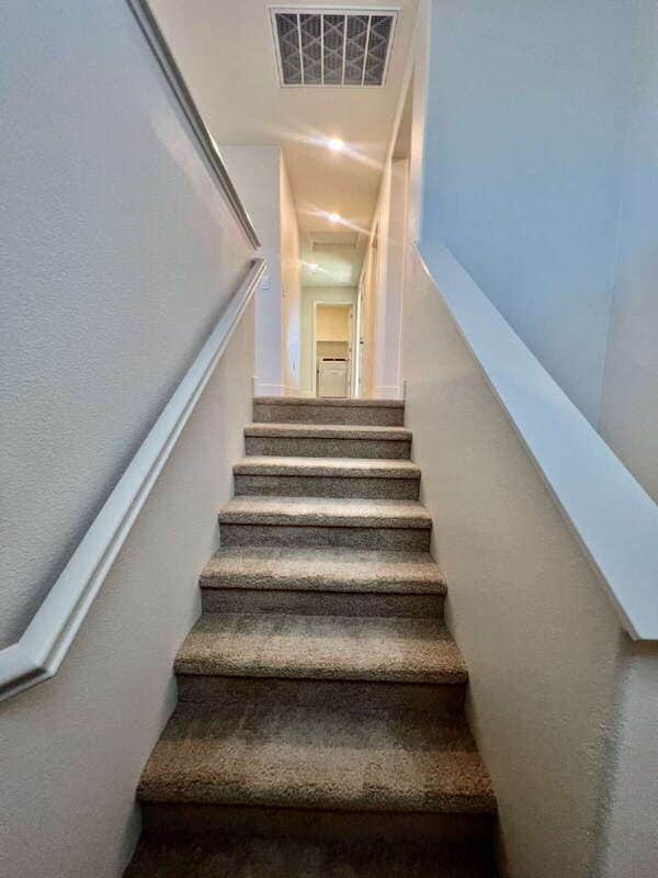 Building Photo - 3215 Center Dr