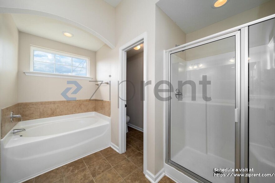 Building Photo - 819 Watermark Dr