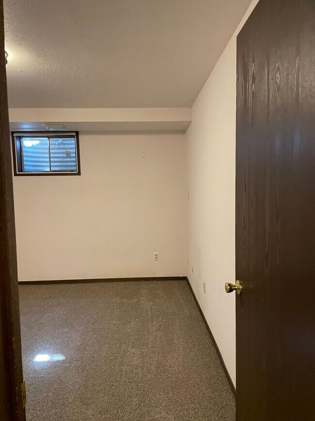 Building Photo - 2143 Ryeland Ln