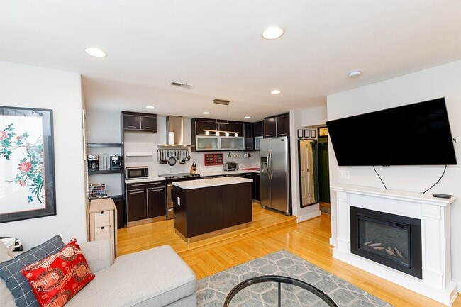 Primary Photo - Bright One Bed Trinidad Rental Condo: Mode...