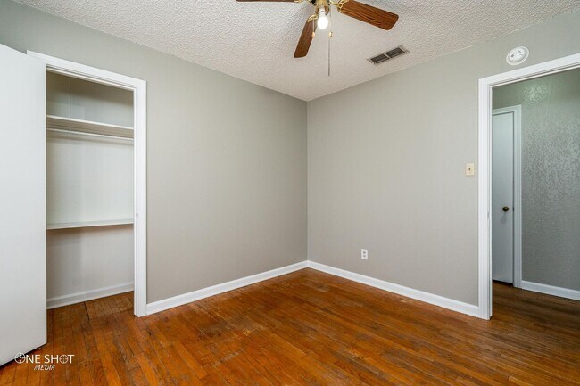 Building Photo - 1002 S San Jose Dr