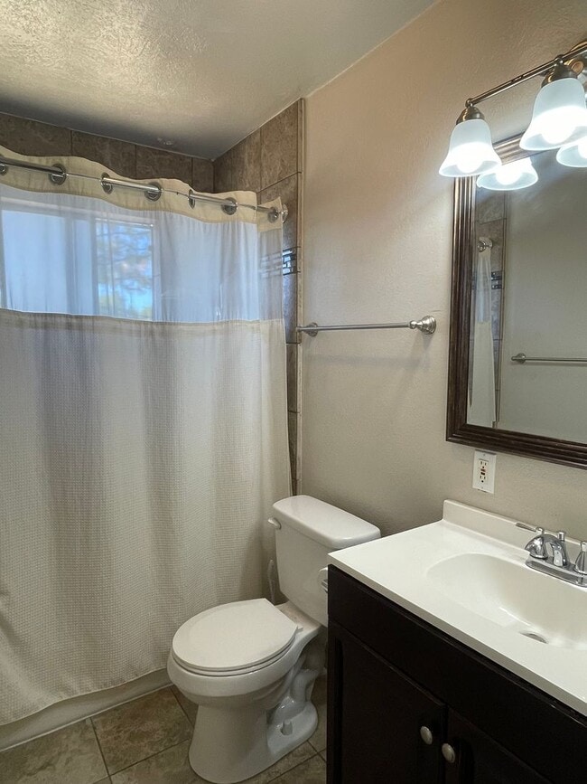 Building Photo - 590-596 Iris Drive