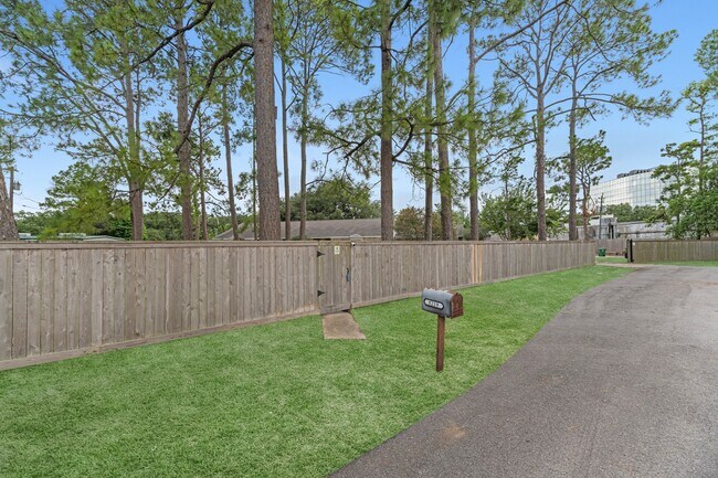 Building Photo - 8219 Wateka Cir