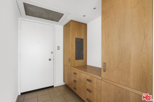 Building Photo - 4411 Los Feliz Blvd