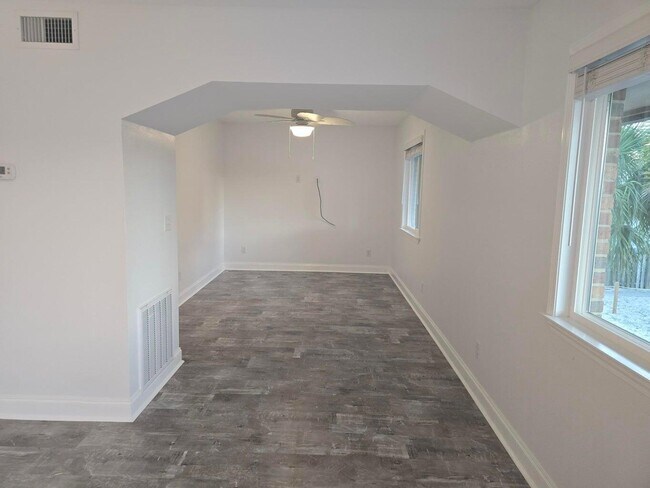 Building Photo - 315 Bream Ave