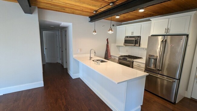 Building Photo - 192 Raymond St