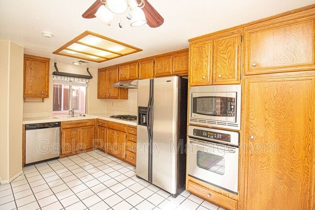 Building Photo - 25804 Dickens Ct