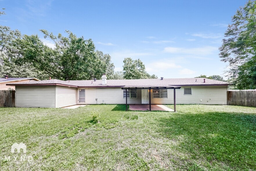 Building Photo - 2110 Vicki Dr