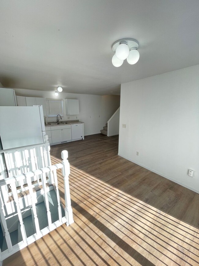 Building Photo - AVAILABLE NOW - New Renovation - 2 Bed 1 Bath