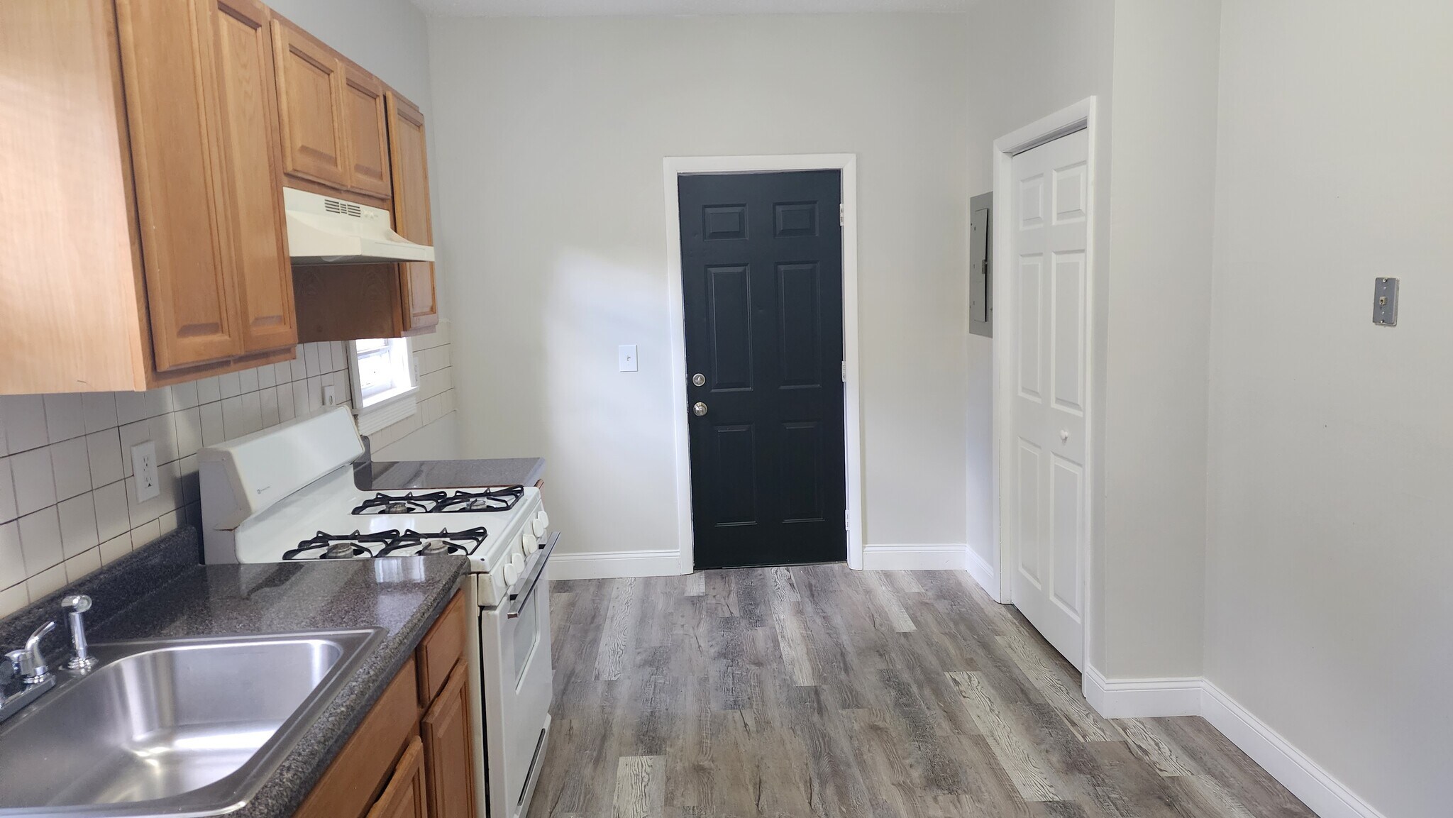 Building Photo - 235 Starr St