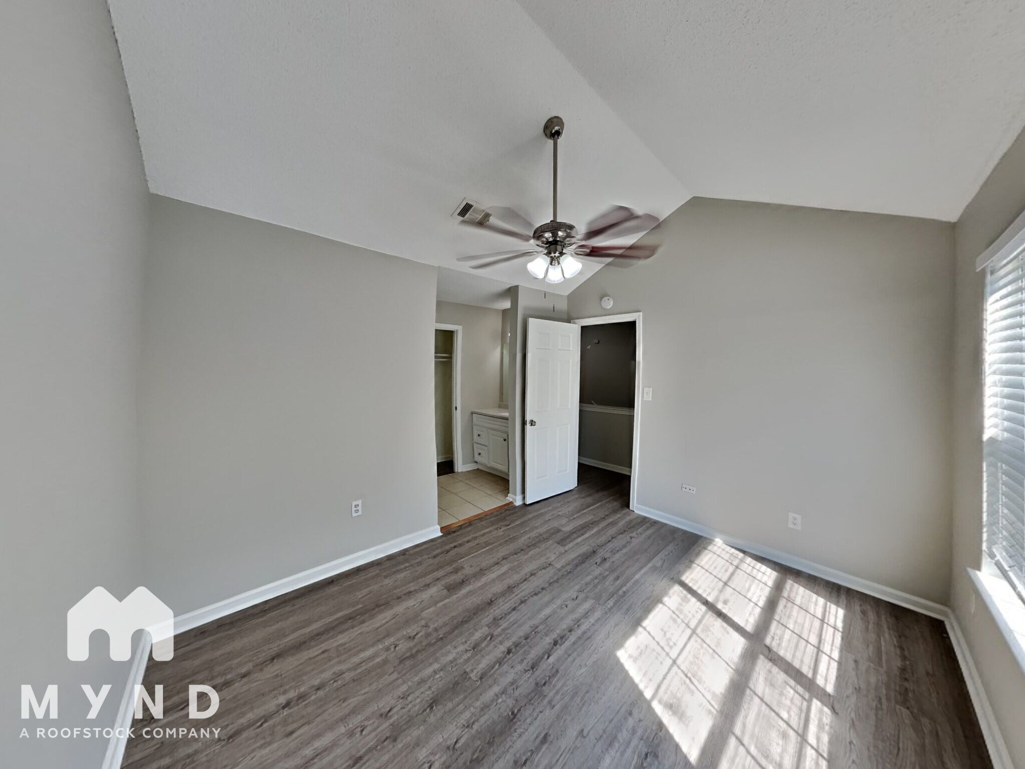 Building Photo - 530 Creekwood Cir S