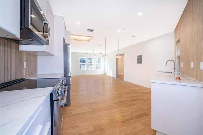 Building Photo - 421 W Fairbanks Ave