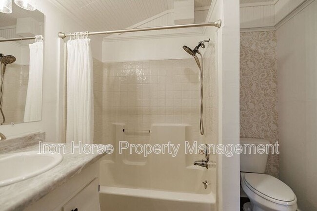 Building Photo - 2084 Broad St