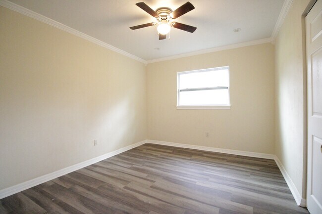 Building Photo - 10907 SW 24th Ave