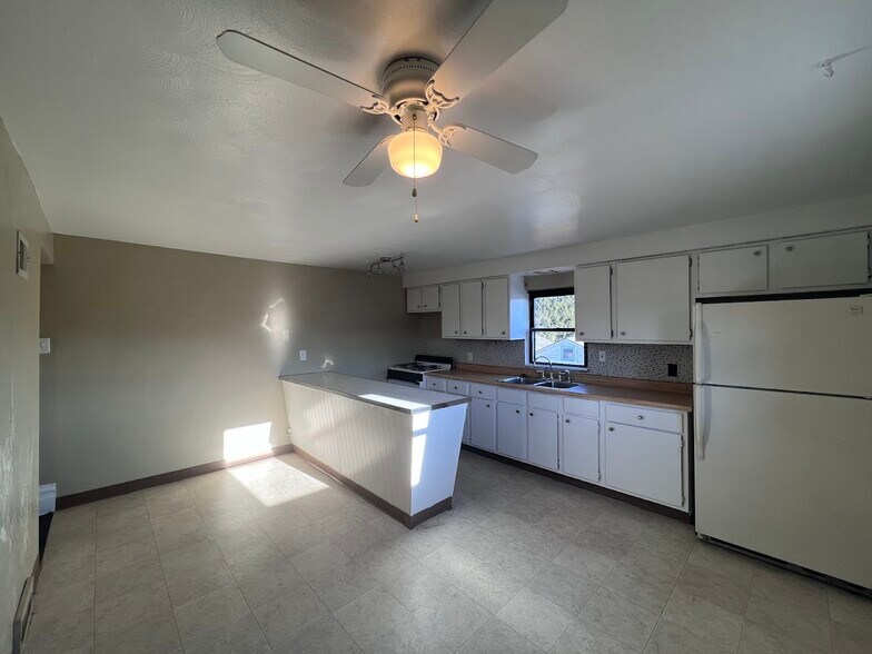 Building Photo - 310 28th St